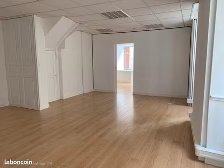local professionnel / commercial 55 m² / bureau partagé – centre segré