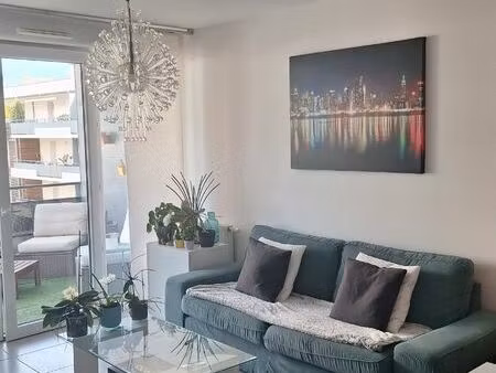 t2 42m² meublé + 8m² terrasse