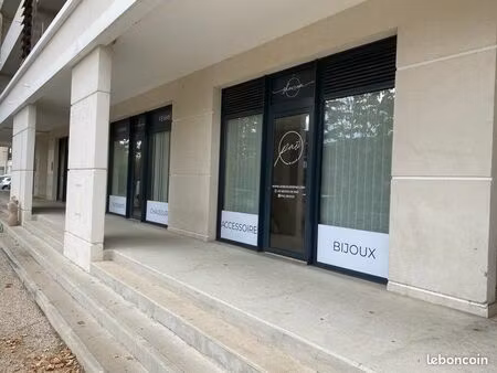 local boutique 100m2