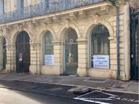 local  240 m²