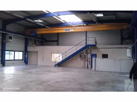 local 600 m² crolles
