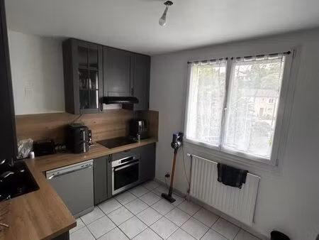 location t5 unieux