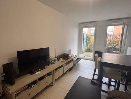 studio avec terrasse et parking ? vendu occupé