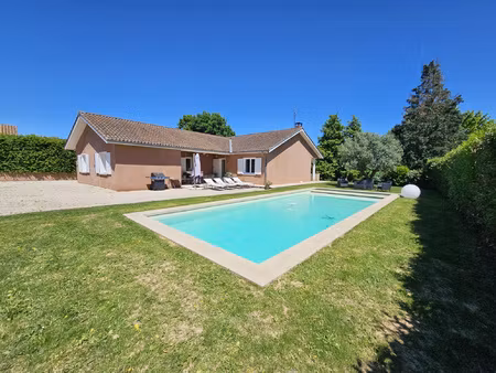 secteur pont de veyle- maison renovee en 2009 de 131 m2 -