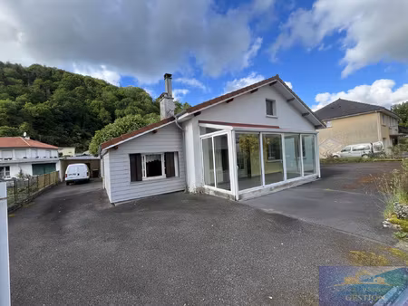 maison de plain-pied  jardin et garage