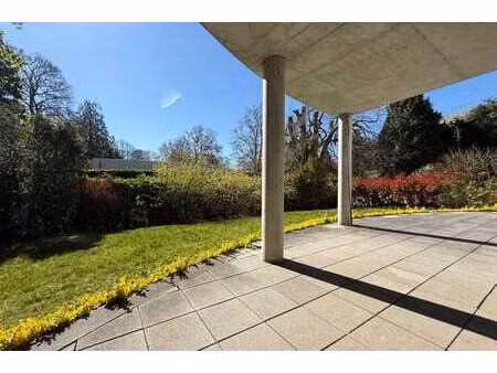 spacieux appt avec jardin et double garage