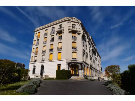 neris les bains agréable station thermale . bel appartement