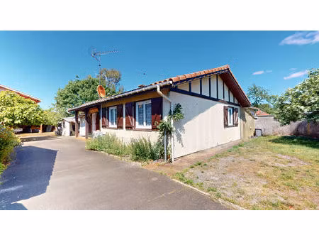 maison trois chambres avec garage et carport