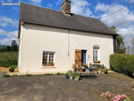 maison de 2 chambres avec possibilité d'aménager les combles  plusieurs dépendances  un en
