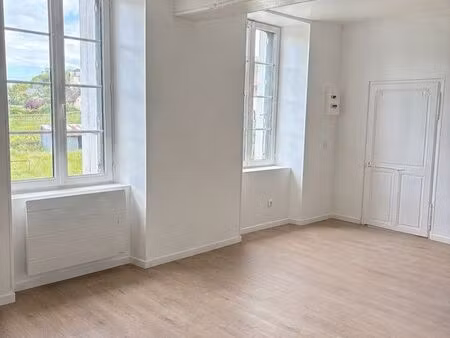 location appartement t3/f3 duplex 80m2 à moulins-engilbert avec jardin