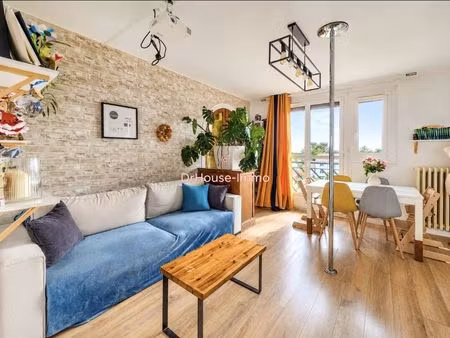 appartement lumineux de 4 pièces avec balcon et garage à saint-cyr-sur-loire.