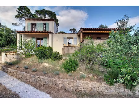 a vendre ! maison entrecasteaux 100 m2 de 6 pièces + piscine
