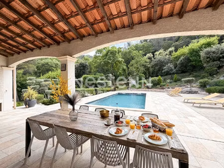 maison 165 m² avec piscine  terrain 3 881 m² et vue forêt à simiane-collongue