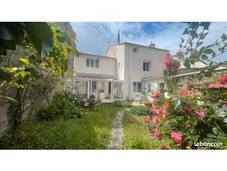 maison 7 pièces 180m2 en pierres