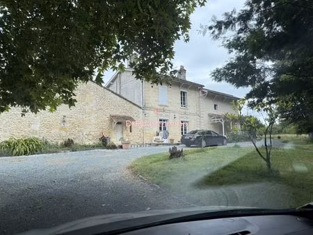 sallebœuf domaine avec dépendances sur un terrain de 12ha.