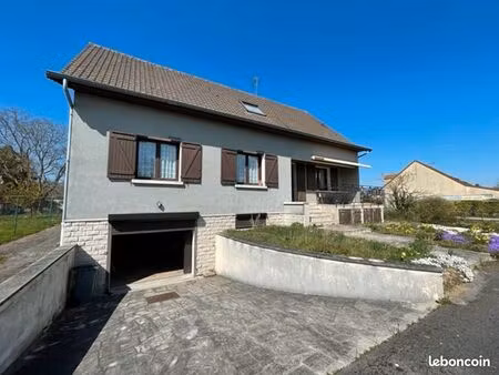 maison 8 pièces 145 m²