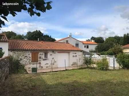 maison avec 2 chambres avec jardin et terrasse dans un village