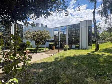 bureaux 310 m²