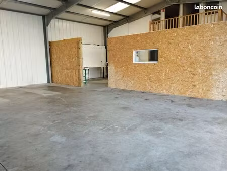 dépôt  bureaux  cours closes  parkings au nord de carquefou ensemble foncier de 2240m2