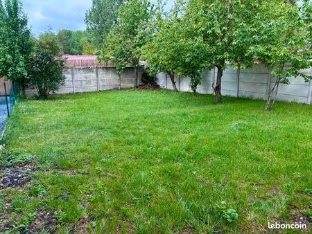 terrain 225 m² angy