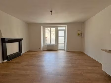 à louer – appartement t2 rénové de 52 m² – treffieux bourg