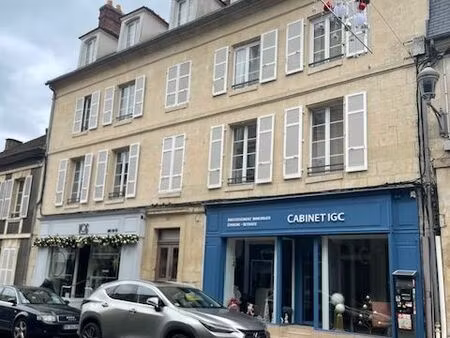 très bel appartement f2 dans le carré d'or de chantilly
