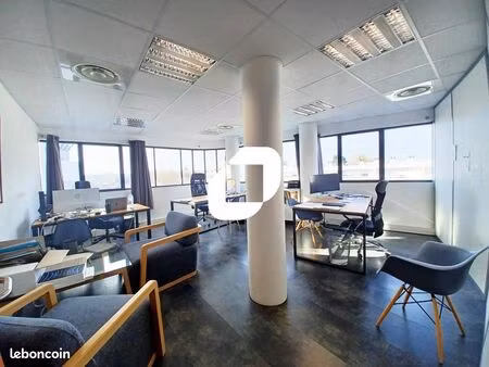 bureau 56 m²