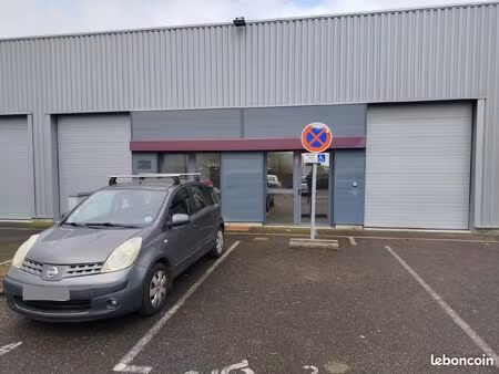 local commercial ou entrepôt 80 m²