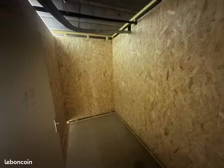 box centre ville 6 m2 sécurisés
