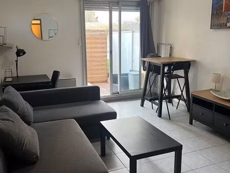 t1 avec terrasse meuble