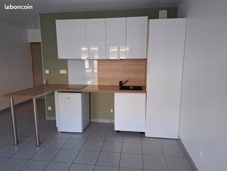 studio de 28 m² avec cuisine moderne aménagée
