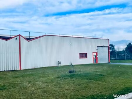 bâtiment artisanal 135 m² sur la d1016 près de clermont