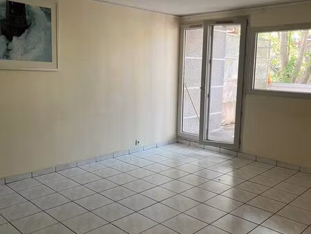 deux pièces - 50.59m² - terrasse - savigny le temple - proche gare