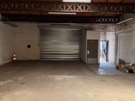 vend très bel hangar dépôt 140m2 top secteur