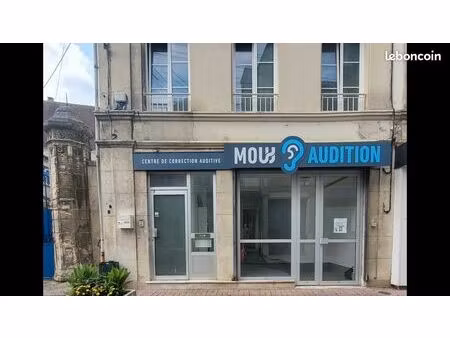 local commercial de 77 m² à louer