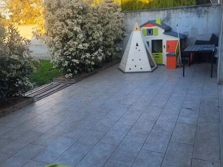 vends maison semi-mitoyenne rénovée roeulx 3 chambres et jardin