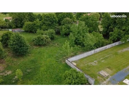 terrain 1 059 m² sugeres