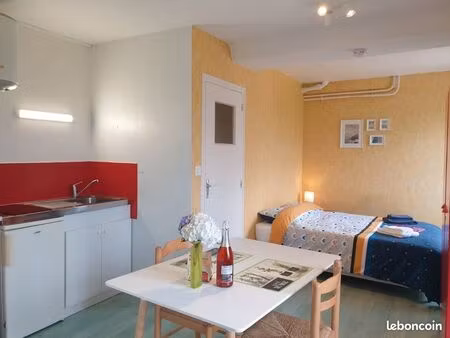 studio meublé - centre-ville avec superbe vue (2ème étage)