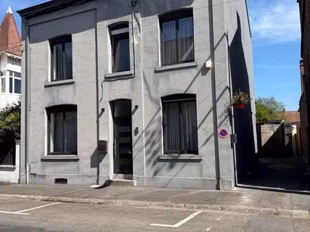 maison de maître individuelle avec 6 chambres et 2 salle de bains