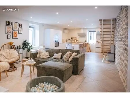 maison de bourg rénovée avec terrasse