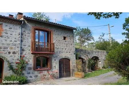 maison atypique au calme avec terrain