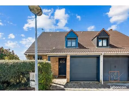 jolie maison semi-mitoyenne des années 80 avec 4 chambres  garage et jardin sud/ouest à sa