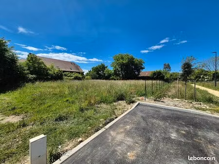 terrain 727 m² lons