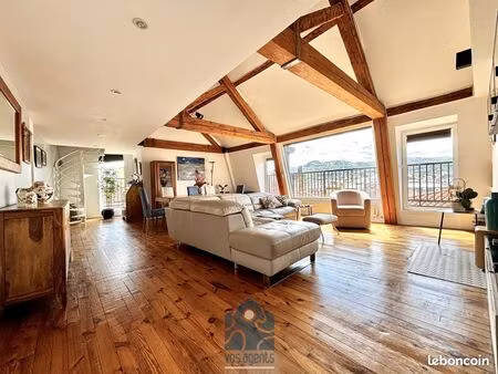 appartement 7 pièces 226 m²