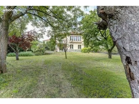 propriété 5 pièces 151 m²