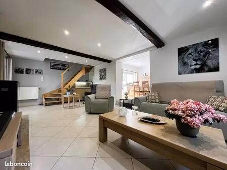 villa 8 pièces 151 m²