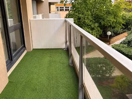 beau 2 pieces avec balcon vue sur jardin