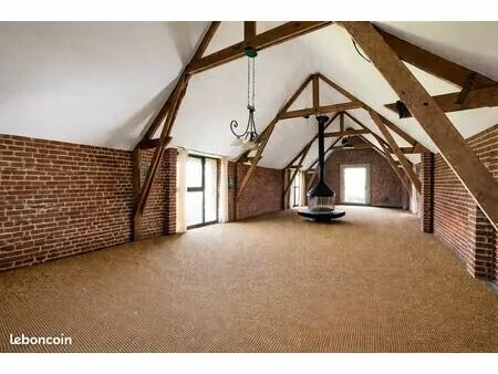 ferme au carré - 347 m2 habitables sur + 4000 m2 avec de nombreuses dépendances (240 m2)