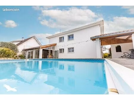 maison 7 pièces 265 m²