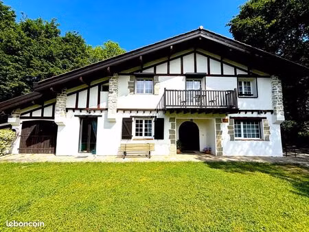 propriété 7 pièces 208 m²